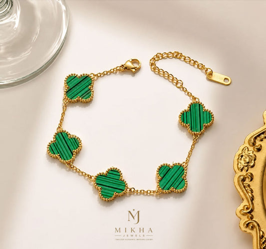 Bracelet gold bracelet adorned with green charms